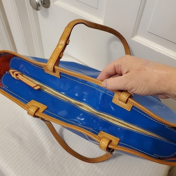Dooney & Bourke Blue Large Shopper's Tote, colorful, shiny, Versatile - Picture 4 of 12